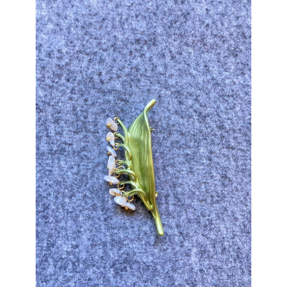 Creative Plant Leaf Pearl Brooches For Women Cute Simple Retro Irregular Jewelry - Picture 2 of 5